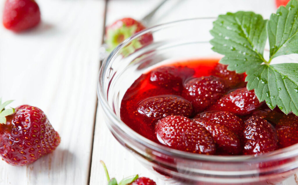 Секреты приготовления идеального клубничного варенья из целых ягод