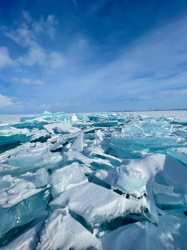 Ледяные торосы Байкала