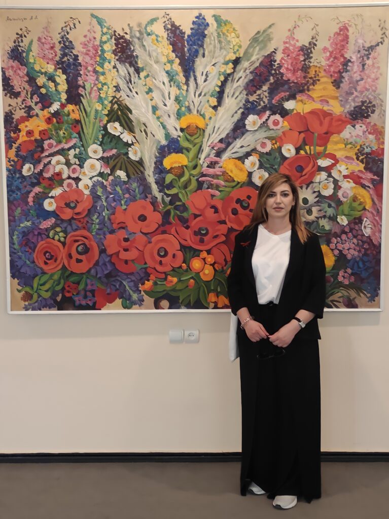 Волонтер и художник из Армении Маринэ Атаян