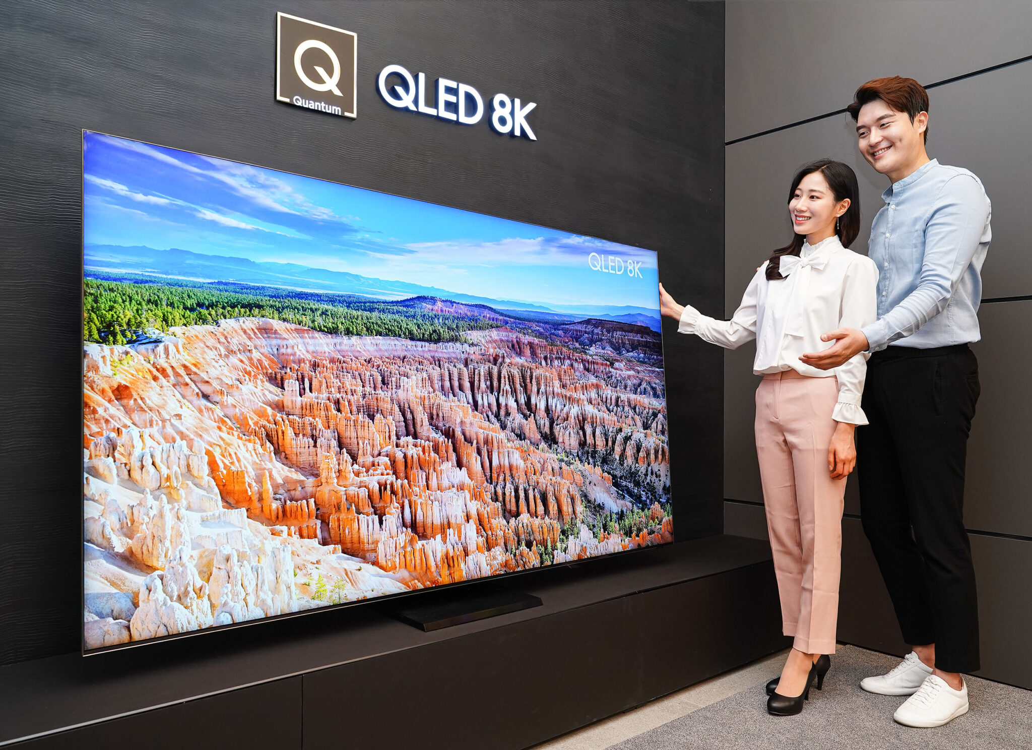 Телевизор qled цены. Телевизор Samsung QLED 8k. Телевизор самсунг QLED 8к. Телевизор Samsung QLED 8k 2020. Samsung QLED 8k 85 дюймов.