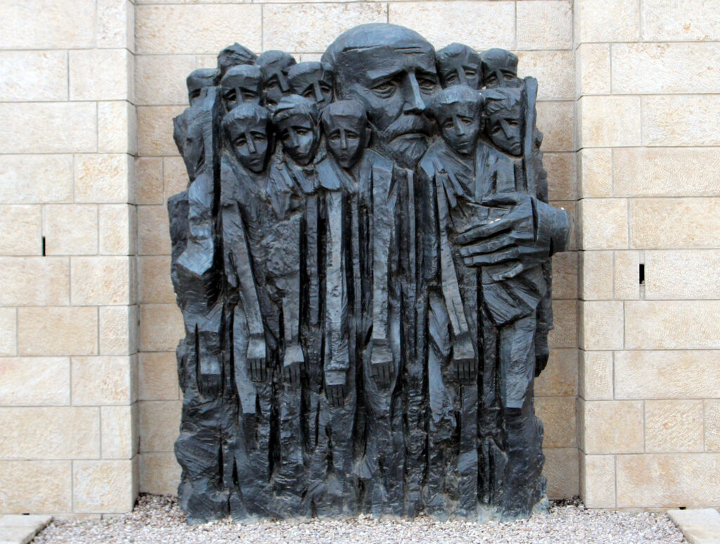 Памятник Янушу Корчаку в Иерусалиме