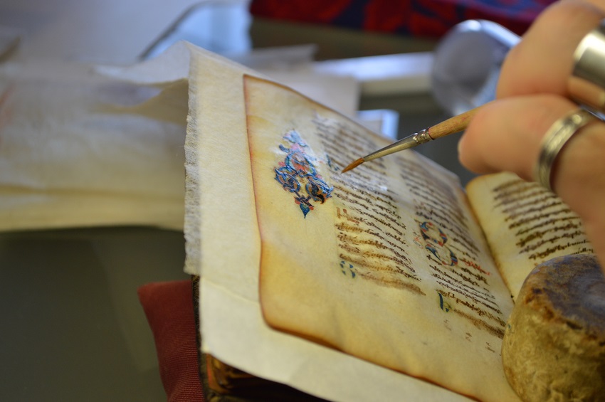 Пергаментная рукопись XVI века