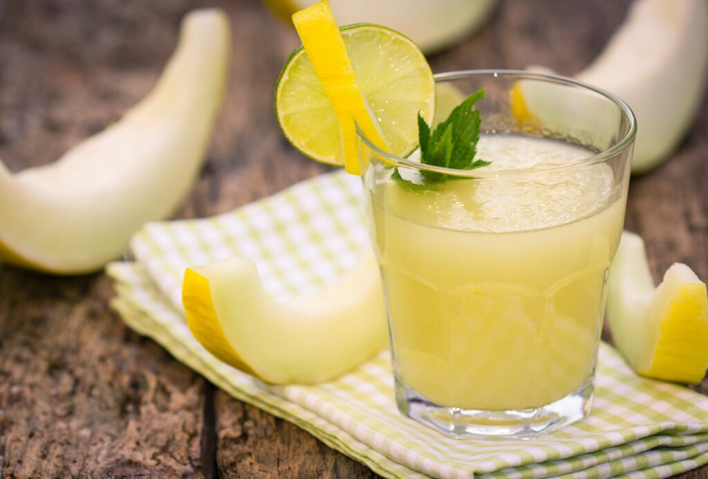 Дынный сок с лимоном и имбирем