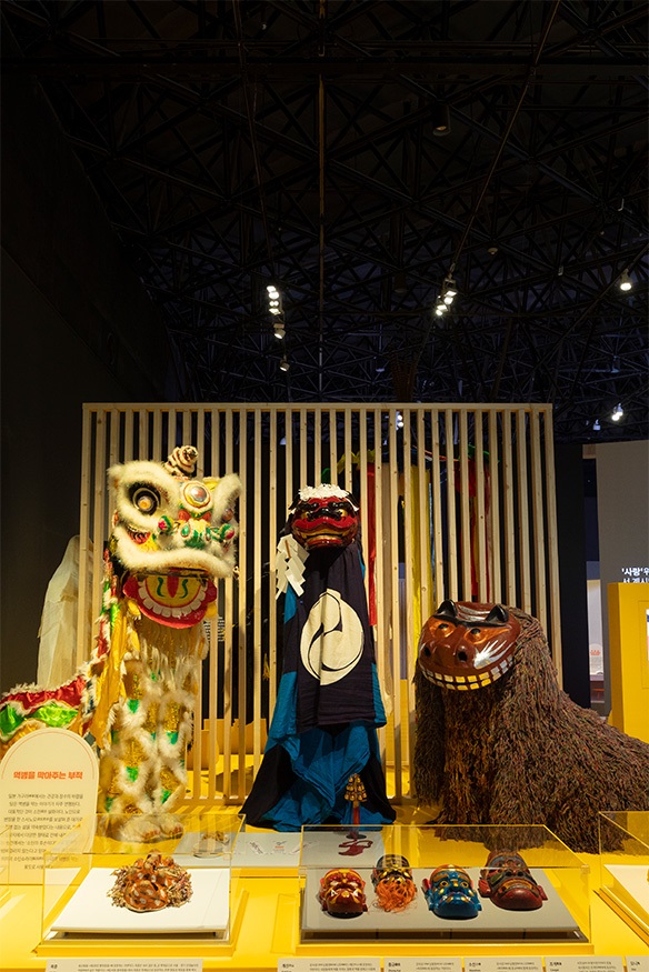 Выставка «Маска» в выставочном зале Первого Национального фольклорного музея Кореи