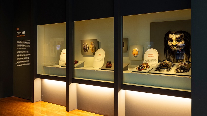 Выставка «Маска» в выставочном зале Первого Национального фольклорного музея Кореи