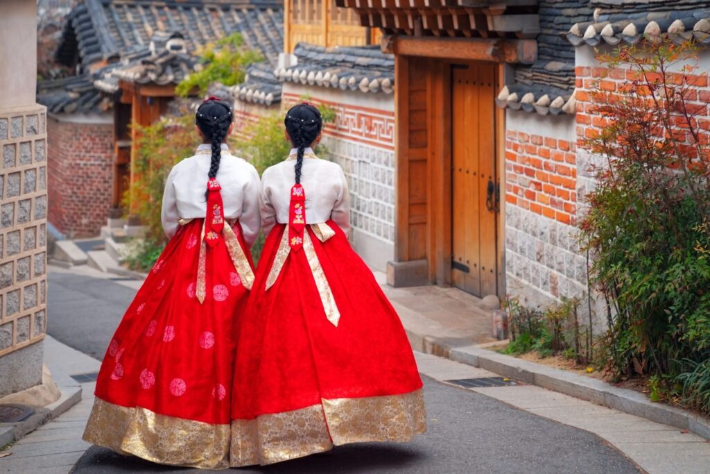 Как называется традиционный наряд в Корее