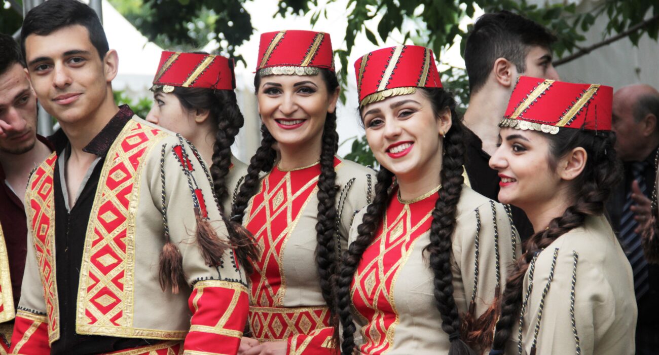 Армянские фамилии: cписок популярных фамилий в Армении